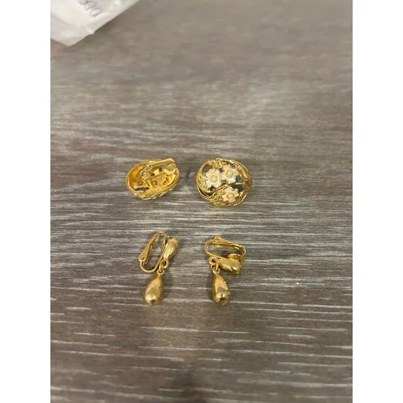 vintage clip on earrings - Picture 2 of 2
